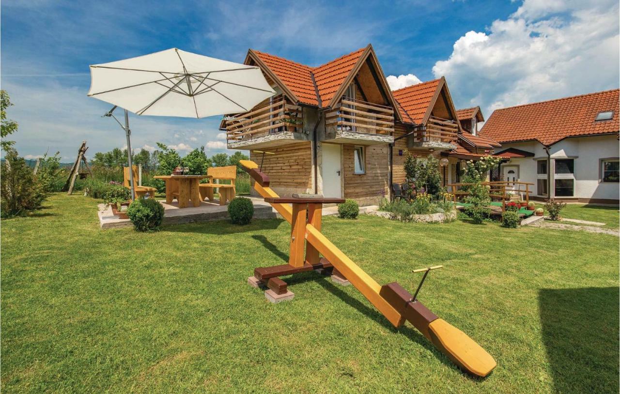 2 Bedroom Cozy Home In Licko Lesce Exterior photo